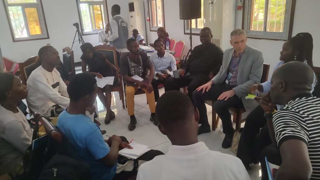 Participants engaged in a collaborative discussion during a workshop at the RAI-MultiLab-UYII, focused on responsible AI development.